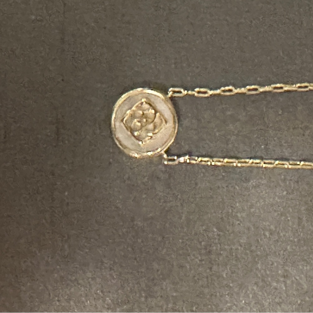 Gold Floral Pendant Necklace with Sculptural Design